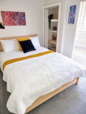 Queen bed apartment- No sharing, your very own space